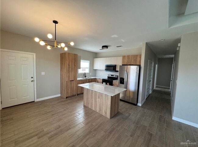 311 W Campeche Ave, Unit 2 in Alton, TX - Building Photo - Building Photo