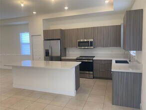 10443 NW 82nd St, Unit 31 in Doral, FL - Building Photo - Building Photo