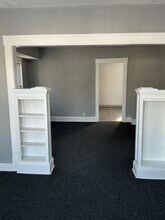 9904 Manor Ave in Cleveland, OH - Foto de edificio - Building Photo