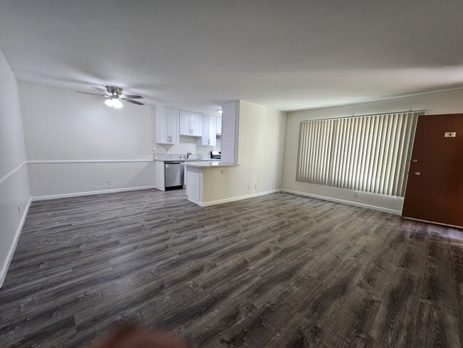 5430 Corteen Pl