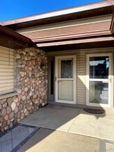 619 Wellington Dr in West Bend, WI - Building Photo - Building Photo