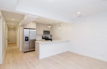 1334 W Bryn Mawr Ave, Unit G1 in Chicago, IL - Foto de edificio - Building Photo