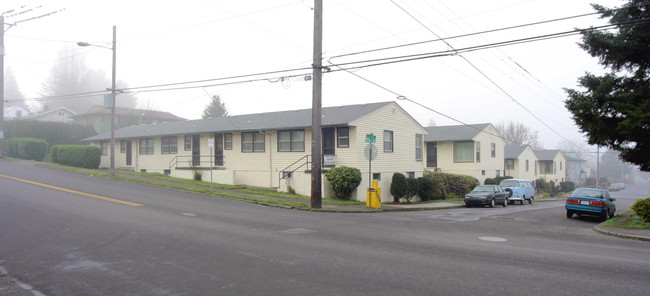 Franklin Court Apartments in Portland, OR - Building Photo - Building Photo