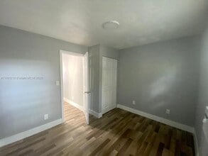 345 NE 168th St, Unit A in North Miami Beach, FL - Building Photo - Building Photo