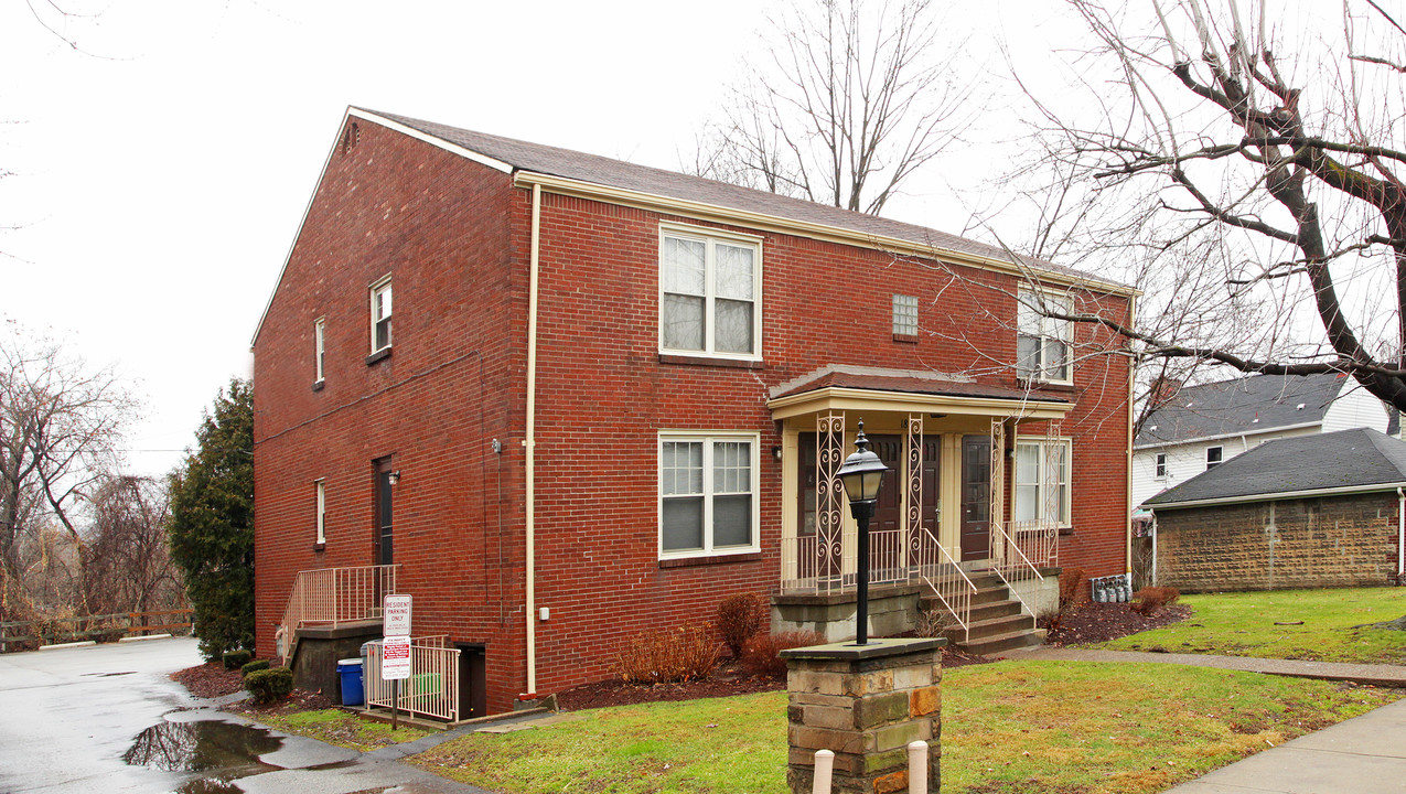 Pennwood Apartments in Pittsburgh, PA - Building Photo