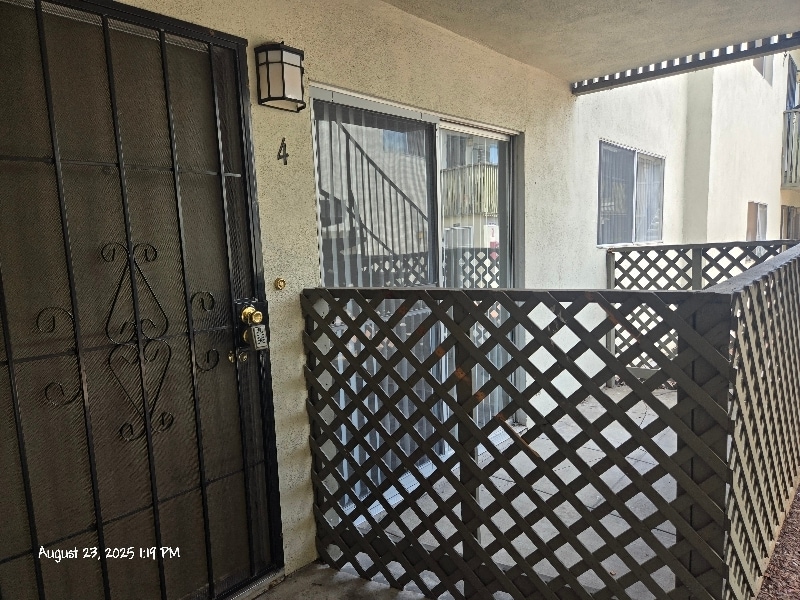 991 N Mollison Ave in El Cajon, CA - Foto de edificio