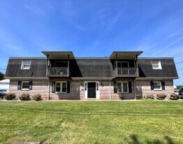 301 Lee Rd, Unit 3 in Follansbee, WV - Building Photo