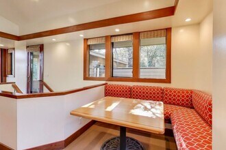 28 Meadow Rd in Woodside, CA - Building Photo - Building Photo