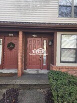 935 Quail Meadows Ct in Chesterfield, MO - Building Photo