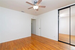 1241 Moncado Dr in Glendale, CA - Building Photo