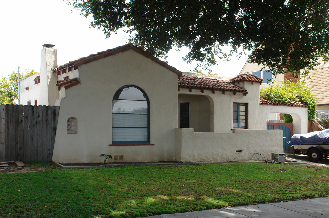 418 S San Clemente St in Ventura, CA - Building Photo