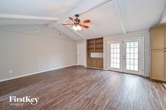 13706 Oleoke Ln in Houston, TX - Foto de edificio - Building Photo