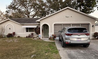7308 Fairwood Ave in New Port Richey, FL - Building Photo