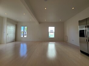 530 Tompkins Ave, Unit A in San Francisco, CA - Foto de edificio - Building Photo