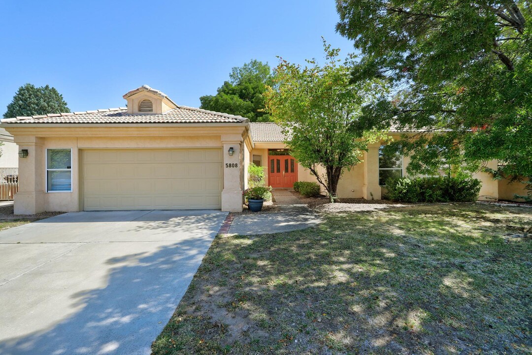 5808 Mimosa Pl NE in Albuquerque, NM - Building Photo