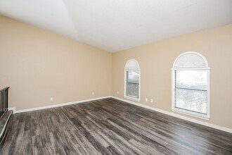 7609 Xavier Dr in Fort Worth, TX - Foto de edificio - Building Photo