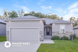 215 NE Katie Ct in Grain Valley, MO - Building Photo