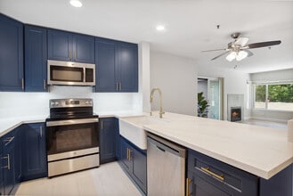 5605 Friars Rd, Unit 270 in San Diego, CA - Building Photo - Building Photo