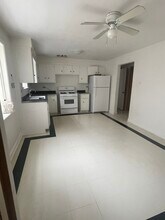 7228 S Phillips Ave in Chicago, IL - Building Photo - Building Photo