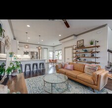 2209 15th Ave N, Unit B in Nashville, TN - Building Photo - Building Photo