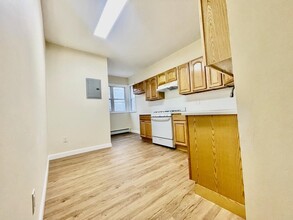 19 Baldwin Ave in Jersey City, NJ - Building Photo - Building Photo