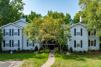 The Retreat at Stillmeadow in Cincinnati, OH - Building Photo - Building Photo