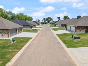 Farmington Hills Duplexes in Farmington, AR - Building Photo - Building Photo