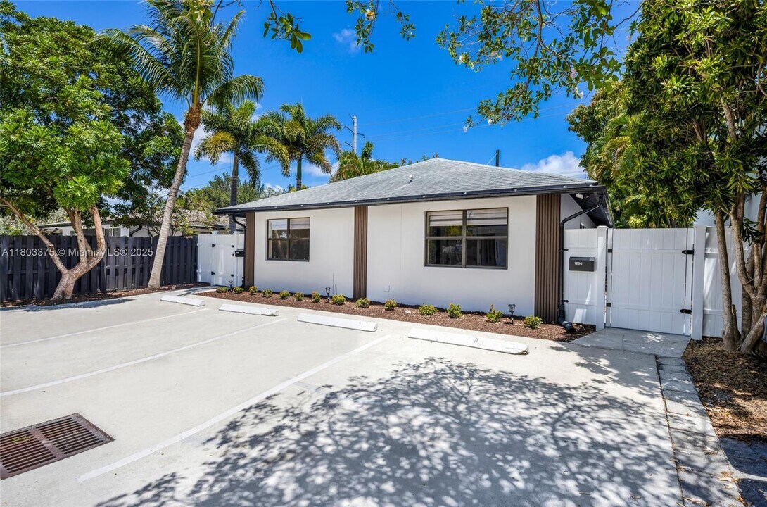1236 NE 12th Ave in Fort Lauderdale, FL - Building Photo