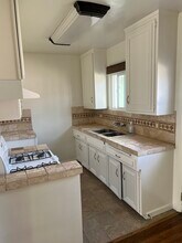 2542 N Buena Vista St, Unit 2544 in Burbank, CA - Foto de edificio - Building Photo