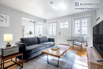 327 Hawthorne Ave-Unit -FL0-ID422 in Palo Alto, CA - Foto de edificio - Building Photo