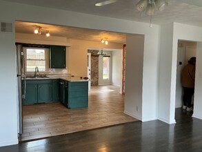 127 Wesgaye St in Gretna, NE - Foto de edificio - Building Photo