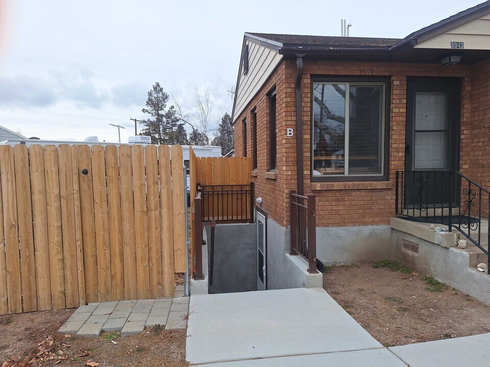 3943-2075 2075 W St in Roy, UT - Building Photo