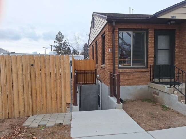 property at 3943-2075 2075 W St