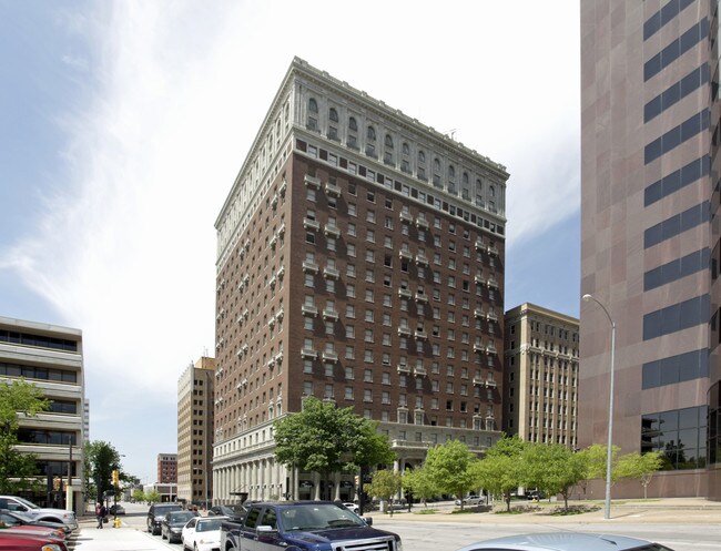 The Mayo Hotel Apartments in Tulsa, OK - Foto de edificio - Building Photo