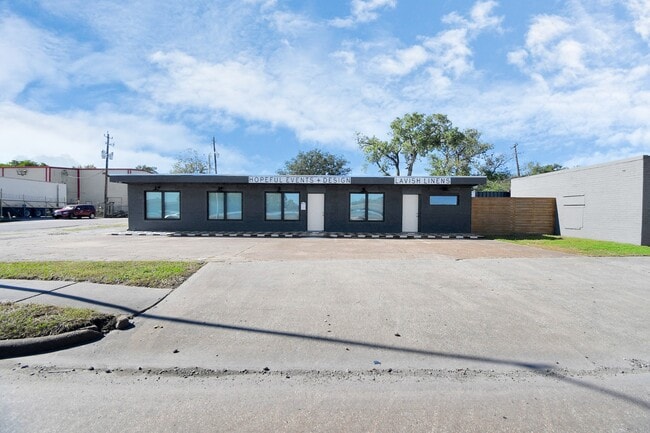 property at 11605 W Hardy Rd