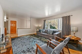 568 Manville Rd, Unit Upper R in Pleasantville, NY - Building Photo - Building Photo