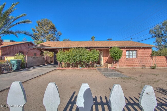 property at 1331 N Venice Ave