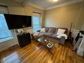 132 W 8th St, Unit 3 in Boston, MA - Building Photo - Building Photo