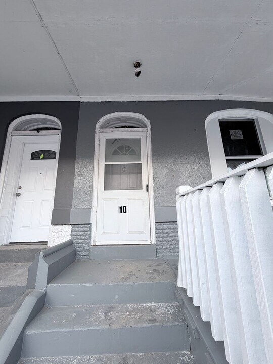 10 Jarvis Pl in Trenton, NJ - Building Photo