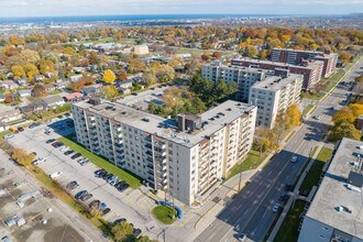 Wilshire West in Hamilton, ON - Building Photo - Building Photo