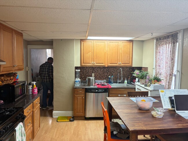 223 Farnsworth Ave, Unit 2A