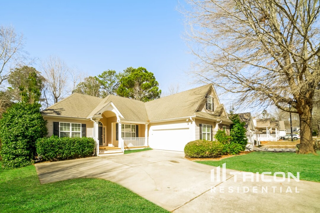 132 Avondale Cir in Newnan, GA - Foto de edificio