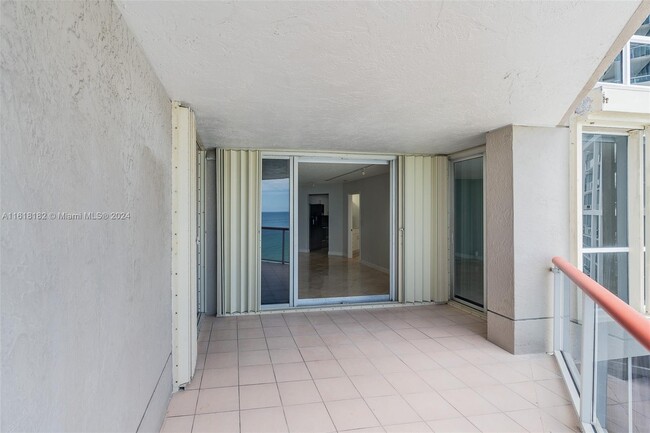 6767 Collins Ave, Unit 1505 in Miami, FL - Building Photo - Building Photo