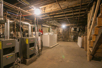 747 S 8th St in Philadelphia, PA - Building Photo - Interior Photo