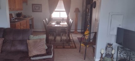 4 Bay Pl in Lindenhurst, NY - Building Photo - Building Photo