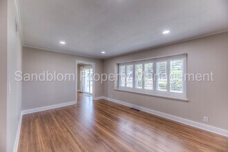 4349 E 57th St in Tulsa, OK - Foto de edificio - Building Photo