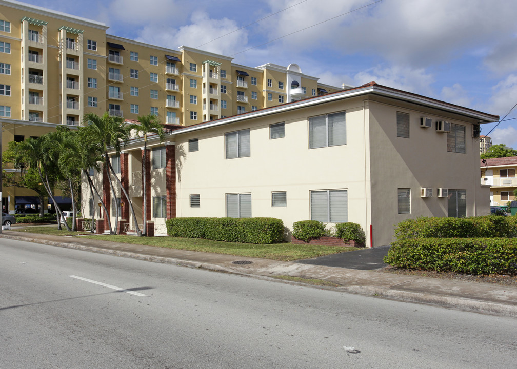 1410 SW 37 Ave in Coral Gables, FL - Building Photo