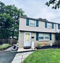 217 Elizabeth Dr in Lancaster, PA - Foto de edificio - Building Photo