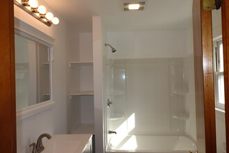 20 Summer St, Unit Summer St in Hudson, MA - Building Photo - Building Photo