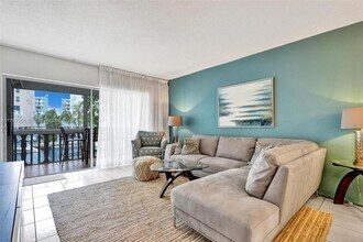 450 Paradise Isle Blvd in Hallandale Beach, FL - Building Photo - Building Photo